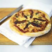 Pizza Margharita with dried tomatoes