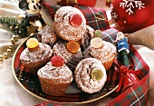 Muffins mit Geleegummibärchen für die Weihnachtszeit