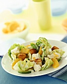 Green salad with camembert, mandarins, courgettes & croutons
