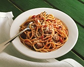 Spaghetti mit Tomatensauce und Hackfleischbällchen