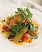 Gemischter Salat mit Artischocken, Dill und Petersilie