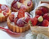 Erdbeertörtchen mit Pudding