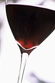 A glass of red wine (close-up)