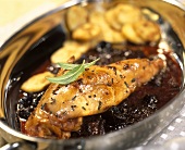 Rabbit leg with prunes and red wine