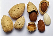 Almonds with and without shells