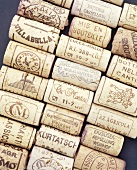 Lots of different wine corks lying side by side