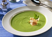 Broccoli soup with trout fillet