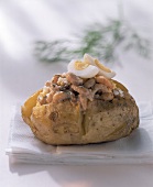 Baked potato with shrimps and quail's egg