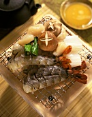 Zutaten für ein japanisches Meeresfrüchtefondue