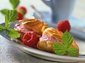 Cream puff with raspberry quark filling (for diabetics)