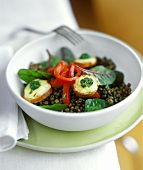 Lentil salad with peppers and goat's cheese croutons