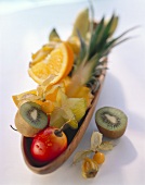 Früchtestilleben mit exotischen Früchten