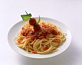 Spaghetti with tomato sauce and skewered tomatoes