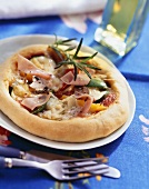 Vegetable pizza with ham