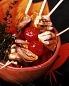 Partyspiesse mit Pute, Pilzen, Tomaten und Zwiebeln