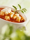 Quick tomato soup with croutons and cream