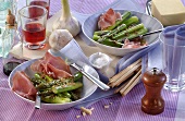 Green asparagus with Parma ham