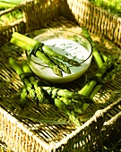 Green asparagus with yoghurt sauce