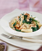Rigatoni tonno e spinaci (Nudeln mit Thunfisch & Spinat)