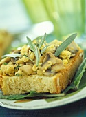 Crostini with mushrooms and sage