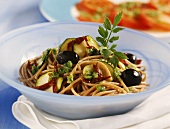 Pasta integrale alla ligure (Wholemeal spaghetti with olives)