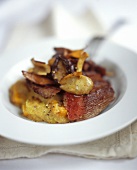 Straussenfleisch mit Pilzen auf Kürbis-Knoblauch-Polenta