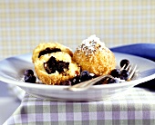 Mohnknödel mit marinierten Heidelbeeren