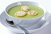 Green asparagus soup and spicy bread chips