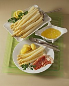 Asparagus with ham and melted butter