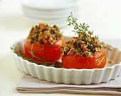 Überbackene gefüllte Tomaten mit Sardellen und Oliven
