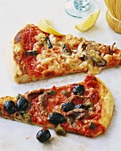 Pizza frutti di mare e pizza alla siciliana (Italy)