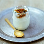 Yoghurt with pistachios and honey