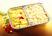 Ready-meal: curried chicken, pineapple & rice in aluminium dish