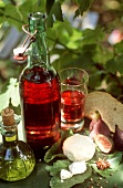 Ziegenfrischkäse, Feigen, Öl sowie Rosewein aus der Provence