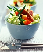Vegetable salad with green beans, tomatoes and tuna