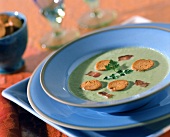 Creamed courgette soup with bread chips and bacon