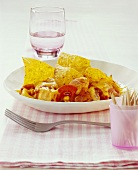 Hähnchen-Gemüse-Auflauf mit Käse und Tortillachips (Nachos)