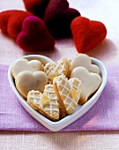 Ginger hearts with apricot jam