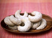 Nut crescents