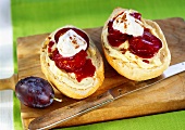 Roll with butter, plums in rum and cinnamon cream