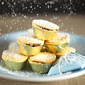 Dusting English mince pies with sugar