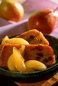 Raisin pudding with caramelised pears