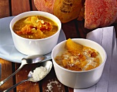 Karibische Kürbissuppe und Kürbis-Kokos-Suppe mit Orangen