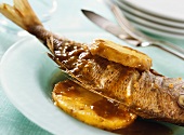 Gilthead bream in soya-curry marinade with pineapple slices