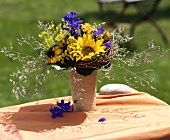 Blumenstrauss mit Sonnenblumen, Rudbeckia und Rittersporn