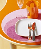 Place-setting in seventies style