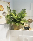 Bath with maritime look with flotsam, picture and fern