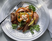 Rice salad with duck breast, carrot strips, leeks & mangetouts
