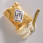 Ein geöffnetes Säckchen mit Agar-Agar