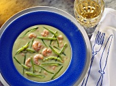 Creamed potato soup with mangetouts and shrimps
